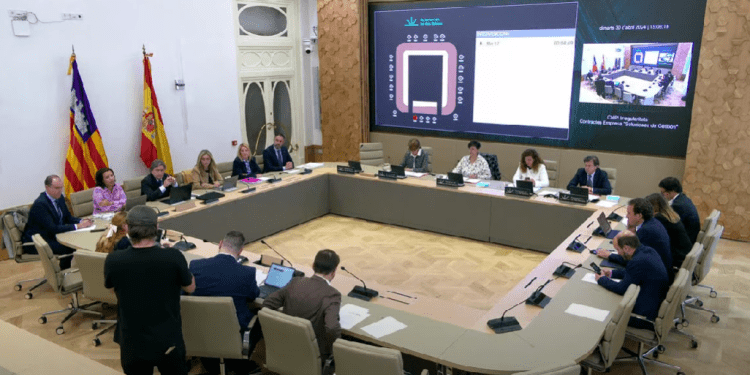 Imagen de archivo de la primera sesión de la comisión de investigación.