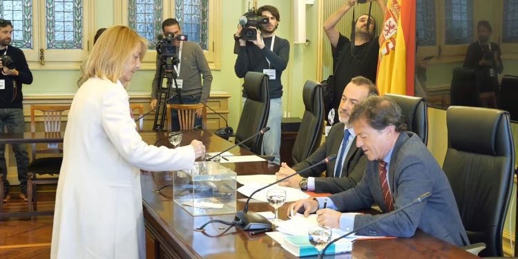 Votación para la presidencia y vicepresidencia de la comisión de investigación. Foto: Parlament balear