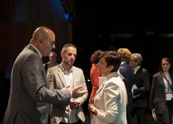 Vicent Marí y Mariano Juan hablan esta mañana con la ministra Isabel Rodríguez en Contart Ibiza.