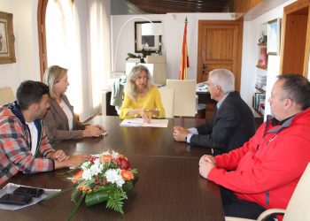 Firma del convenio entre el Ayuntamiento y Cruz Roja. Foto: Ayuntamiento de Santa Eulària