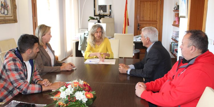 Firma del convenio entre el Ayuntamiento y Cruz Roja. Foto: Ayuntamiento de Santa Eulària