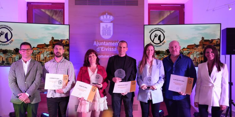 Imagen con las personas galardonados en estos Premios Gastronómicos.