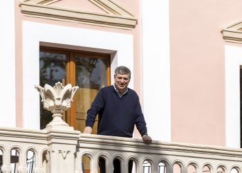 Pedro Matutes, propietario del Teatro Pereyra de Ibiza, en la terraza superior del edificio. Fotos: Paco Natera.