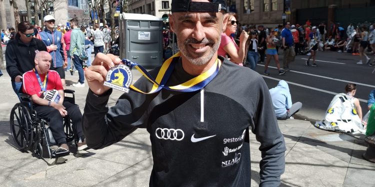 El atleta, tras finalizar la prueba.