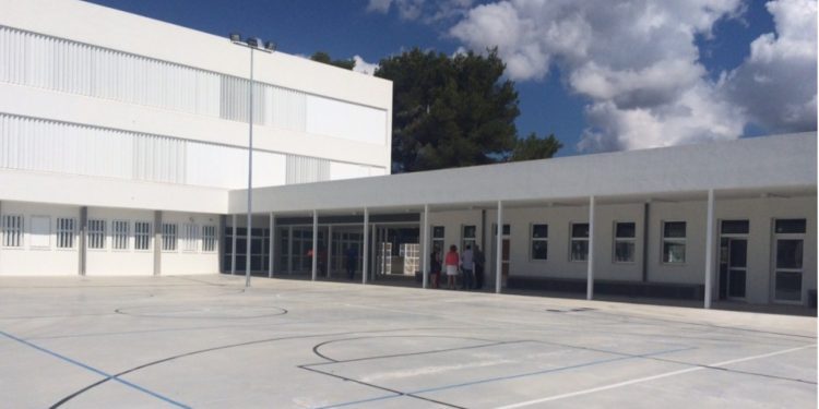 Patio del IES Quartó del Rei de Santa Eulària.