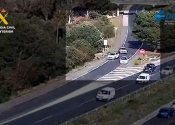 Momento de la maniobra temeraria para chocar a propósito con el otro conductor.