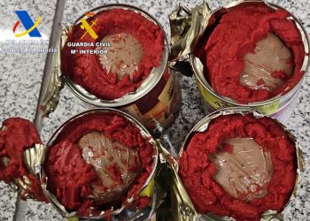Latas de tomate con anfetamina en su interior.