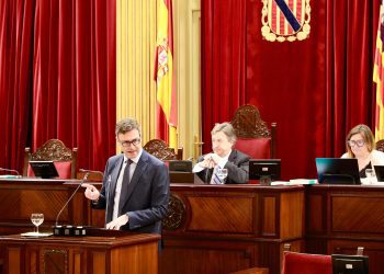 Toni Costa en el Parlament