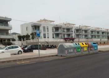 Una de las paradas de autobús sin marquesina. Foto: PSOE de Sant Josep