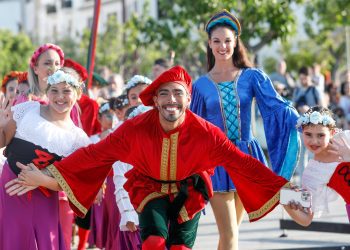 Un momento del espectáculo inaugural de la tarde de ayer que dio la bienvenida por todo lo alto a la Feria Eivissa Medieval.
