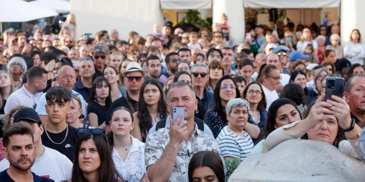 Espectadores en la Feria Medieval.