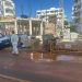 Calle afectada por la rotura de la tubería de suministro de agua debido a unas obras cerca de establecimientos turísticos de la zona de Platja d'en Bossa, en Ibiza.