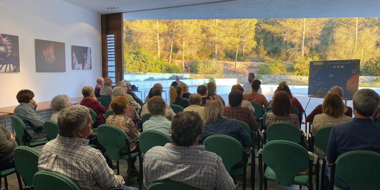 Imagen de una de las lecturas en Sant Mateu.