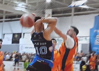 Momento de la polémica jugada del final del partido.
