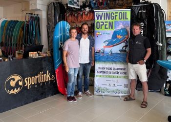 Enrique Mas, con Ramón Pastor y Serena Zoia, de Sportlink