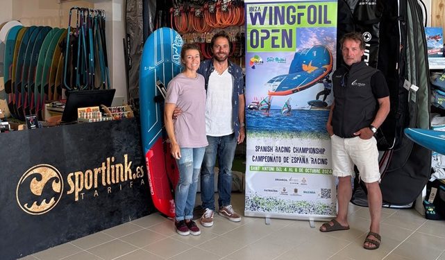 Enrique Mas, con Ramón Pastor y Serena Zoia, de Sportlink