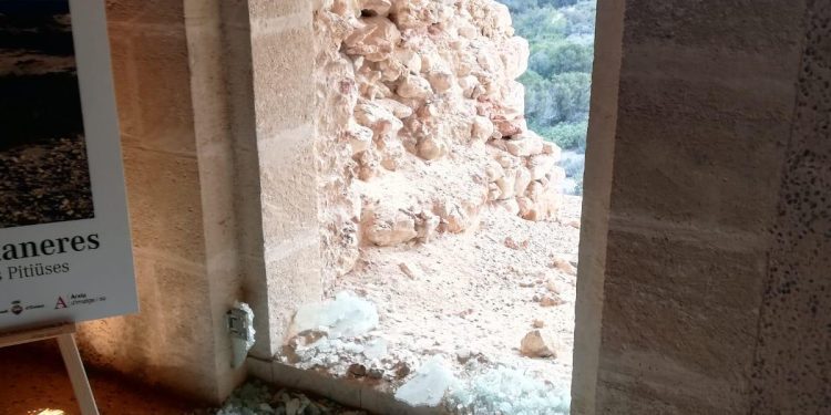 Daños sufridos por la torre de sa Sal Rossa.