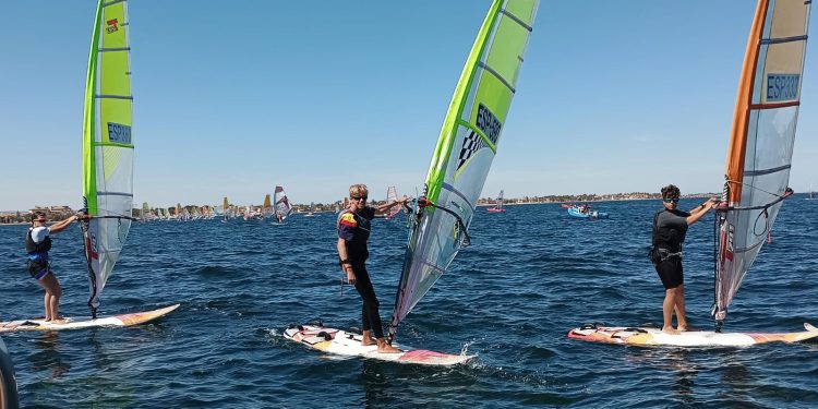 Jaime, en el centro, con Nara, a la izquierda y Gonzalo, a la derecha.