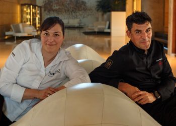 María José  Martínez y Óscar Molina en el Ibiza Gran Hotel. Fotos: Joan Costa.