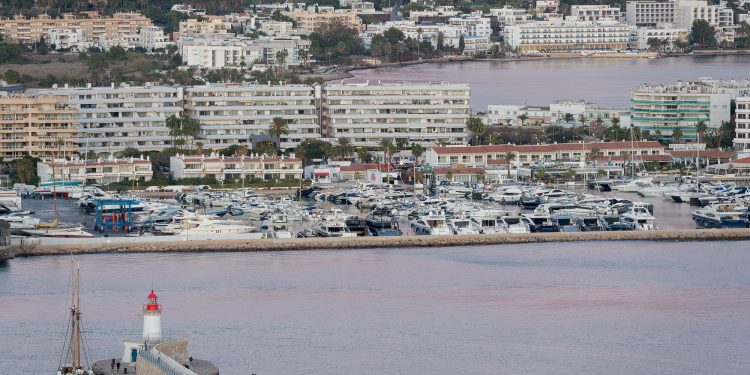 Muelles de Marina Botafoc de Ibiza.