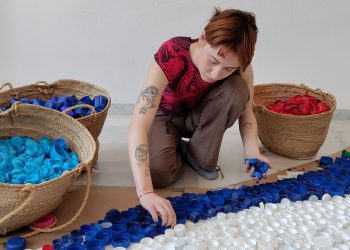 La artista Maya Vericad, trabajando. Foto: IbizaPreservation