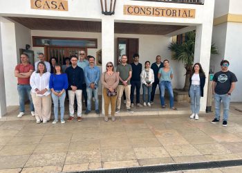 Minuto de silencio en el Consell de Formentera en memoria de las víctimas del derrumbe
ocurrido en la playa de Palma