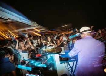 Calle Boogaloo, actuando en el aniversario de One Ibiza Suites en 2023. El grupo estará en la reapertura del restaurante este fin de semana. Foto Joan F. Ribas