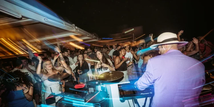 Calle Boogaloo, actuando en el aniversario de One Ibiza Suites en 2023. El grupo estará en la reapertura del restaurante este fin de semana. Foto Joan F. Ribas