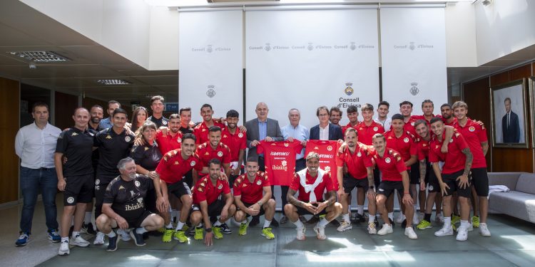 Encuentro con los deportistas. Fotos: Consell de Ibiza