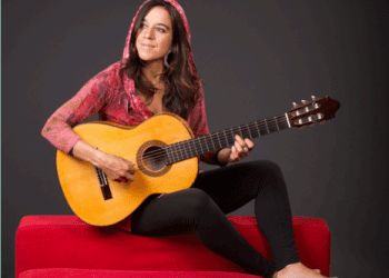 Roxana Mouriño, guitarrista de Formentera.