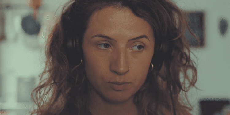 Un fotograma del cortometraje, escrito, dirigido y protagonizado por Olivia Gajetzki junto a Peter Benedict Salole.