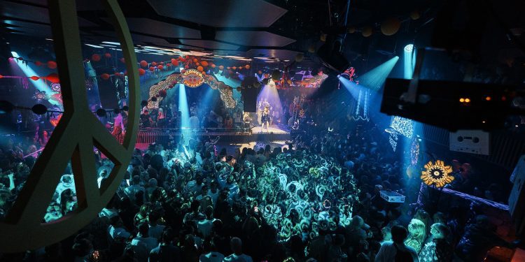 Sophie Ellis Bextor en Pachá Ibiza para su Flower Power.