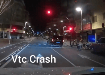 VTC saltándose el semáforo en rojo. Imagen VTC Crash