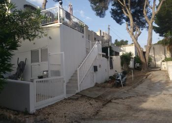 La vivienda se encuentra en esta urbanización. La familia no ha querido aparecer en fotografías ni indicar exactamente su domicilio para no dañar a sus hijos menores de edad.
