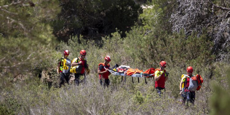 Simulacro de rescate de bomberos del Consell.