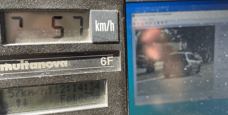 Dispositivo que indica la velocidad de los vehículos controlados. Foto: Policía Local de Ibiza
