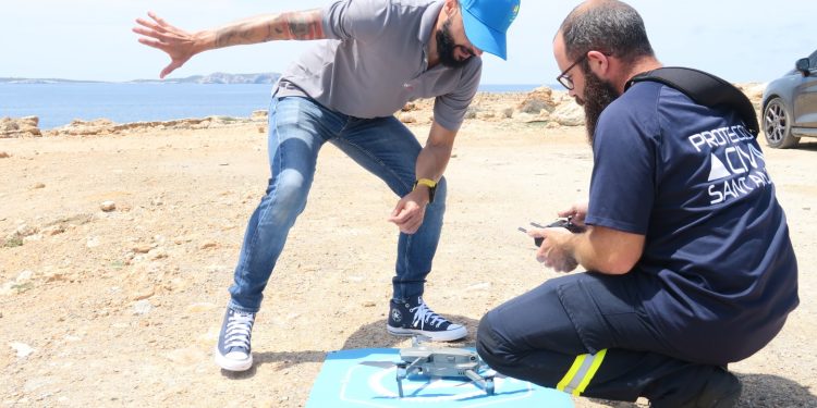 Formación en pilotaje de drones. Fotos: Ayuntamiento de Sant Antoni