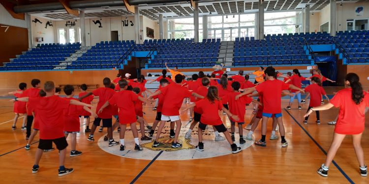 Actividad de baile realizada por los estudiantes. Fotos: Ayuntamiento de Santa Eulària