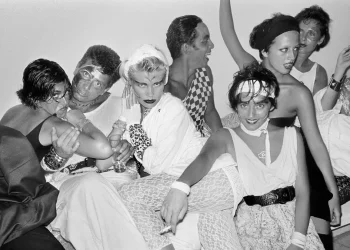 Una de las imágenes de 'Derek Ridgers. Ku, Ibiza. 1984'. Cortesía de Ojos de Buey Ed. Autor Derek Ridgers.