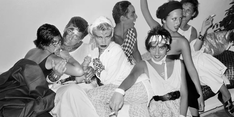 Una de las imágenes de 'Derek Ridgers. Ku, Ibiza. 1984'. Cortesía de Ojos de Buey Ed. Autor Derek Ridgers.