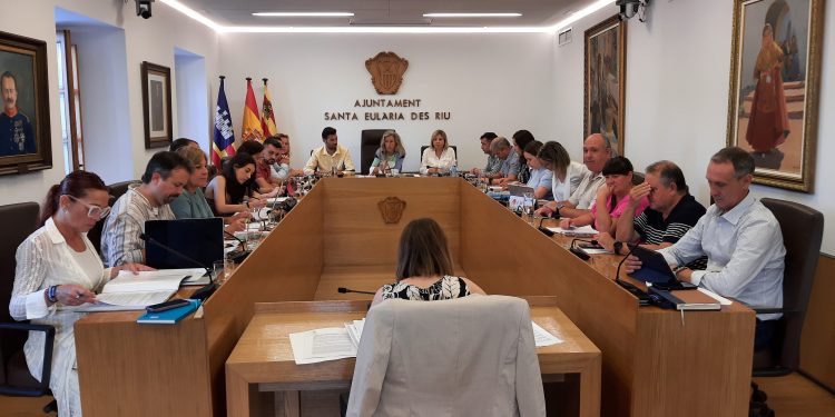 Sesión plenaria celebrada hoy. Foto: Ayuntamiento de Santa Eulària
