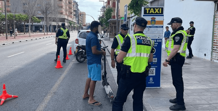 Imagen de uno de los controles llevados a cabo. Foto: Policía Local de Ibiza