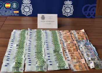 Dinero encontrado en poder de los presuntos estafadores. Imagen Policía Nacional de Ibiza