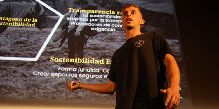 Jon Kareaga, durante su presentación. Foto: Foro Marino