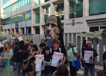 Imagen de una protesta de Prou! junto al Consell.