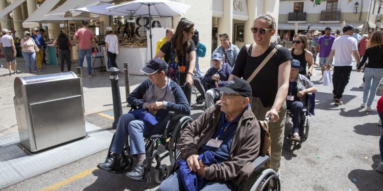 Gracias al personal de las residencias, a voluntarios y familiares, los mayores también han podido disfrutar de la Feria Ibiza Medieval.