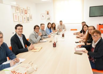 Encuentro de los representantes del PSOE con los sindicatos durante la jornada sobre turismo. Foto: FSE-PSOE