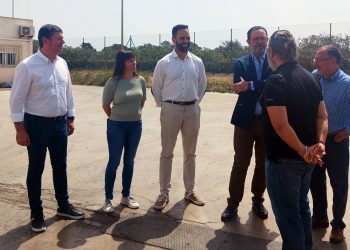 Un momento de la visita a la planta de transferencia de residuos. Foto: Govern balear