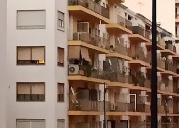 Imagen de archivo de un bloque de pisos en Ibiza.