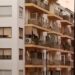 Imagen de archivo de un bloque de pisos en Ibiza.